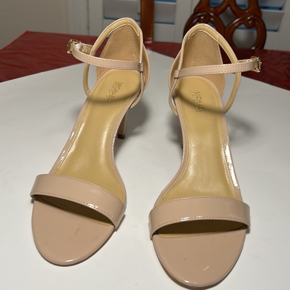Michael Michael Kors heel open toe. - Picture 2 of 12